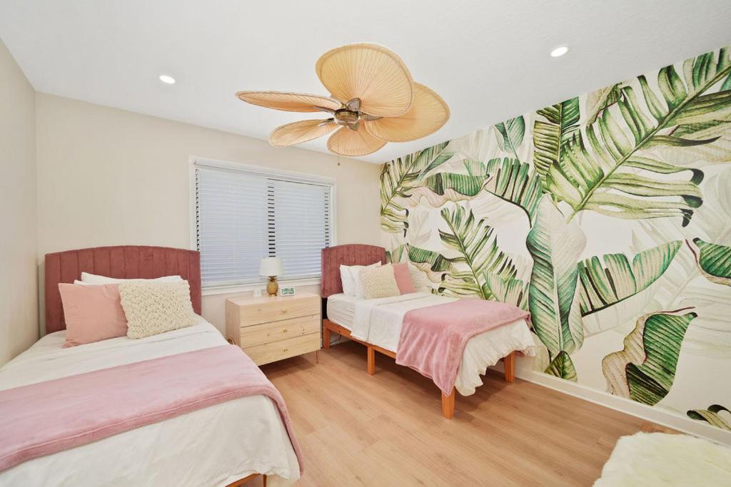 Luxury Villa 3 Blocks From The Beach With Pool A Fire Pit And Outdoor Oasis ケープ・カナベラル エクステリア 写真