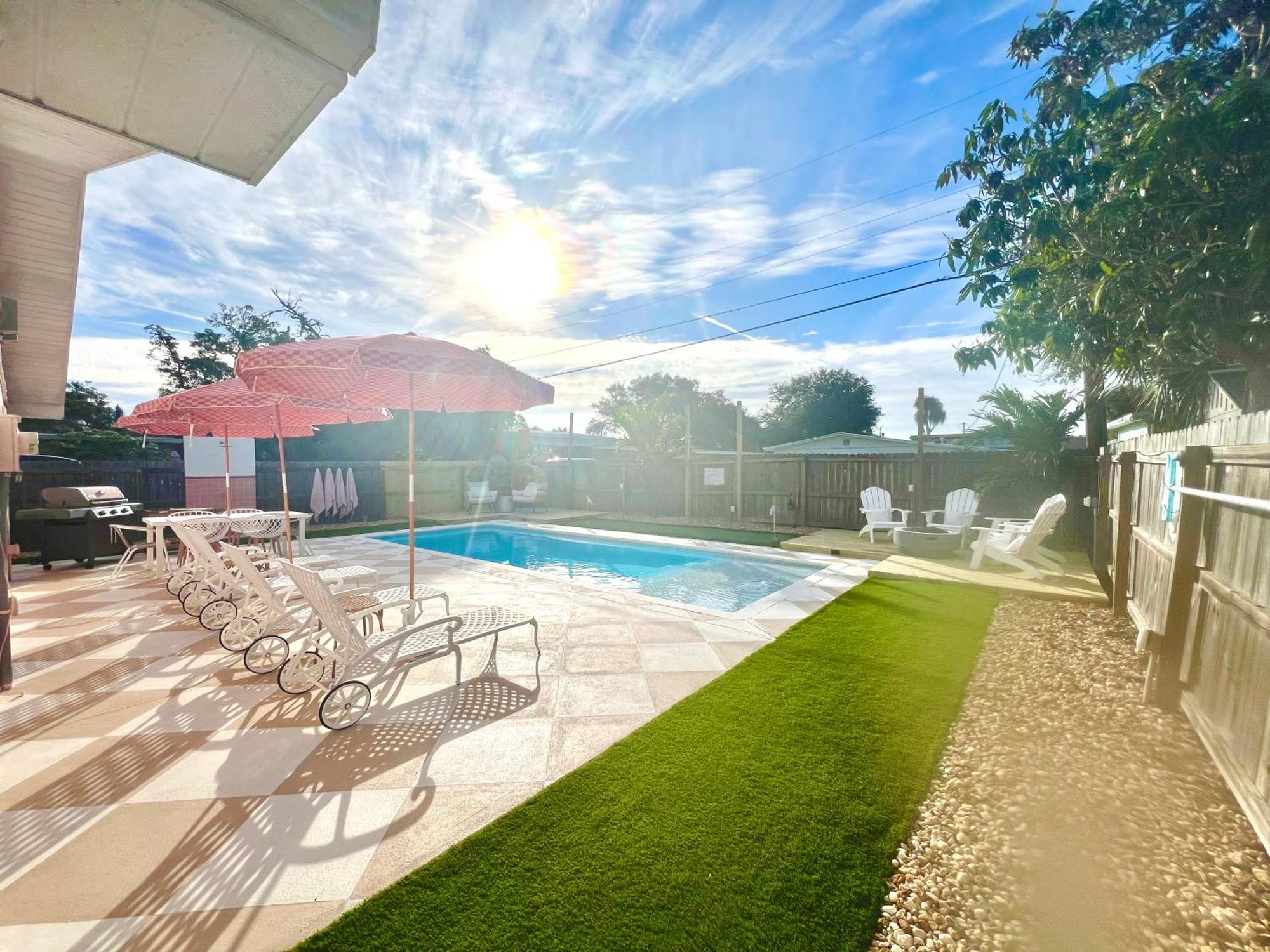 Luxury Villa 3 Blocks From The Beach With Pool A Fire Pit And Outdoor Oasis ケープ・カナベラル エクステリア 写真