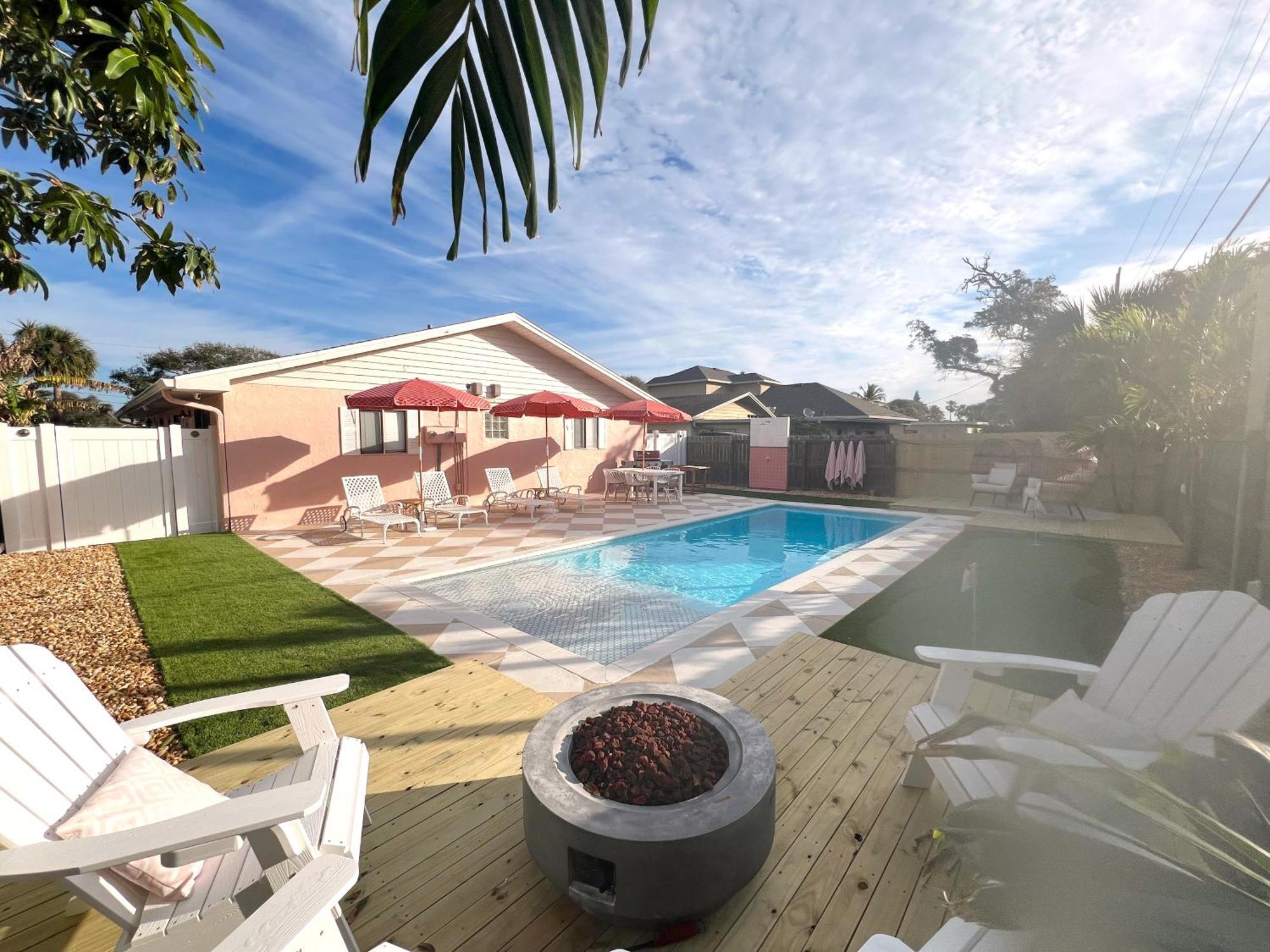 Luxury Villa 3 Blocks From The Beach With Pool A Fire Pit And Outdoor Oasis ケープ・カナベラル エクステリア 写真